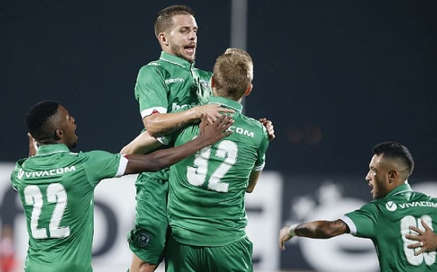 Lucas Sasha, em destaque, comemora gol do Ludogorets com seus companheiros