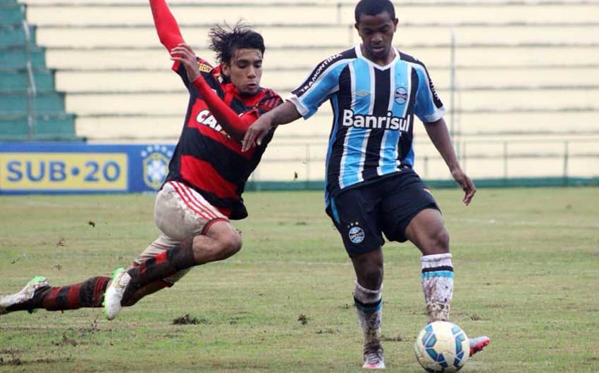 Há quatro jogos sem vencer, jovem da base pode ser uma das soluções para o ataque do Grêmio.