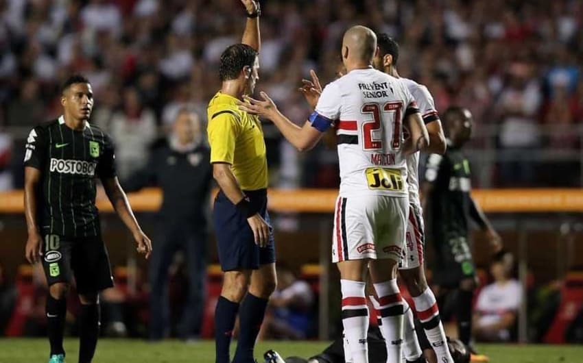 Expulsão do Maicon, do São Paulo, na Libertadores, dia 06/07/2016, contra o Atlético Nacional