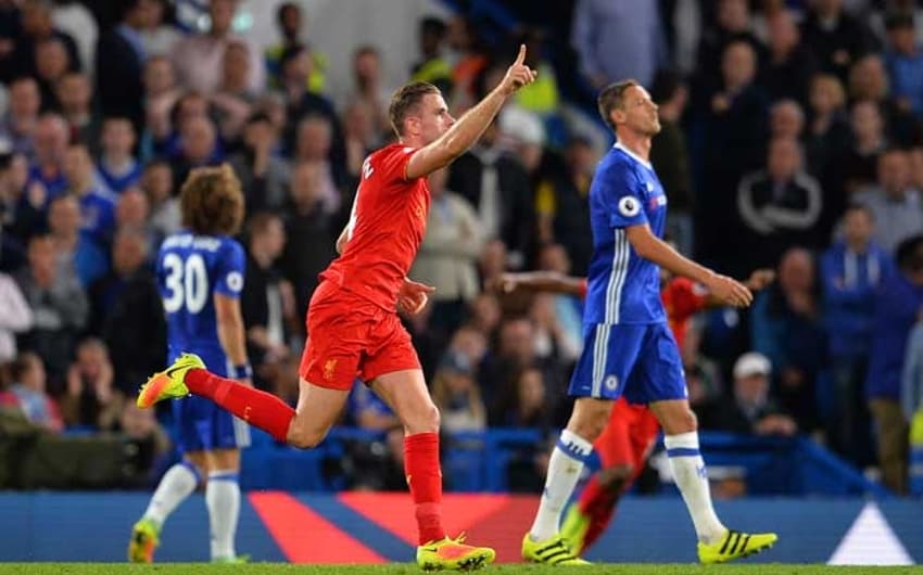 Ainda na sexta, o Liverpool ganhou do Chelsea por 2 a 1 em Londres, e os dois estão colados na tabela