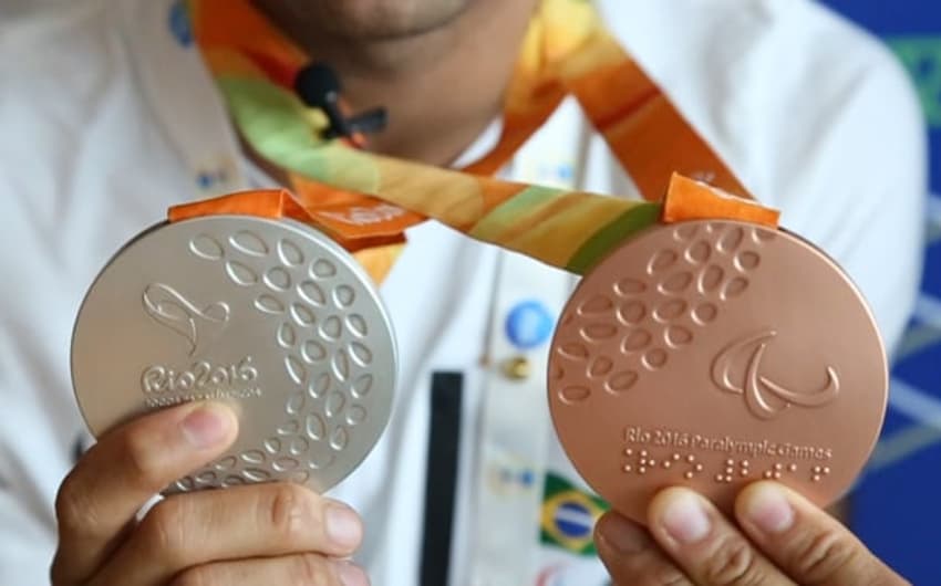André Brasil apresenta medalhas dos Jogos Paralímpicos Rio-2016