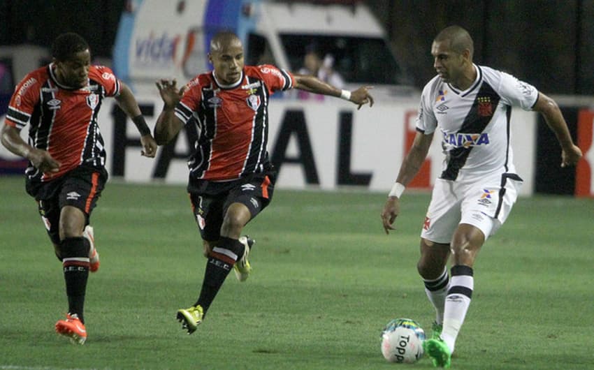 Júnior Dutra marcou um gol na vitória por 2 a 0 do Vasco sobre o Joinville