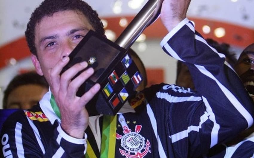 Com Ronaldo, Timão faturou a Copa do Brasil em 2009&nbsp;