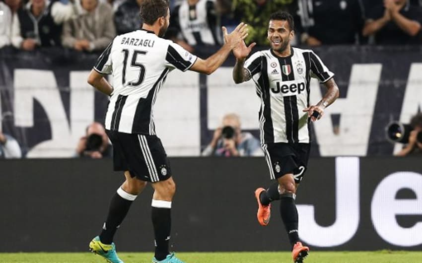 Daniel Alves marcou na goleada da Juventus sobre o Cagliari&nbsp;
