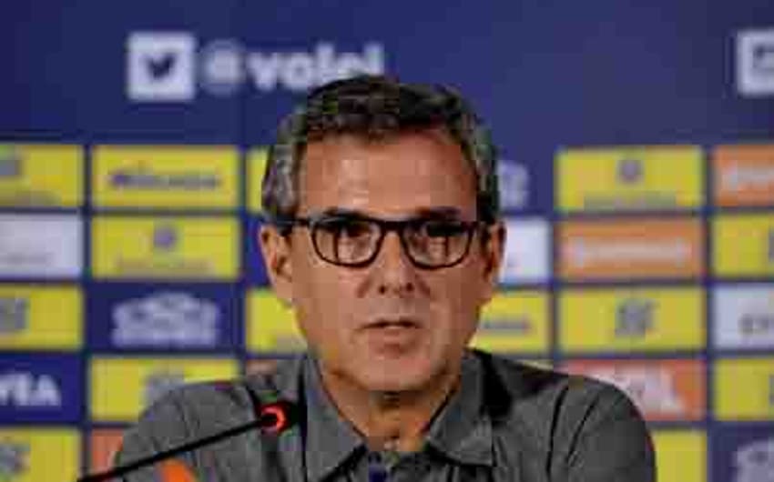 José Roberto Guimarães confirma continuidade como técnico do Brasil