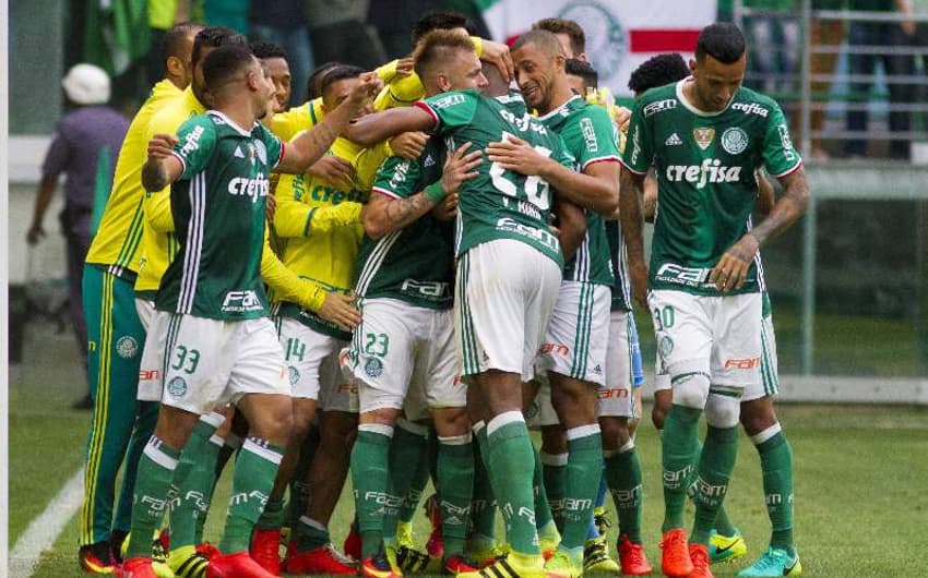 Palmeiras venceu o Coritiba e segue líder, com 54 pontos
