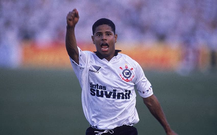 1995 - Marcelinho Carioca comandou o Corinthians, inclusive na final contra o Grêmio