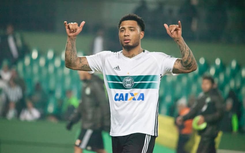 Kazim tem negociação avançada com o Corinthians para 2017&nbsp;