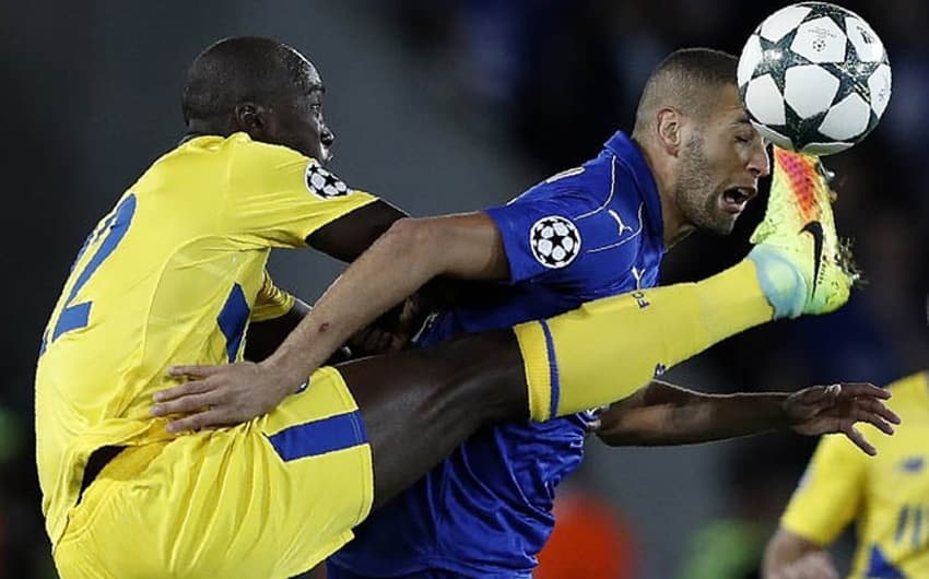 Danielo e o argelino Slimani mostram que vale todo esforço na disputa entre Leicester e Porto