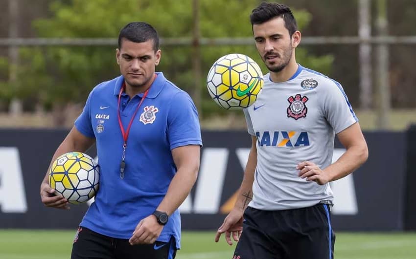 Uendel voltou a treinar em campo no Corinthians