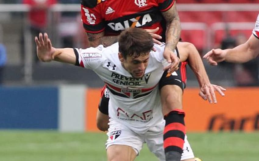 Guerrero em ação contra o São Paulo (Gilvan de Souza / Flamengo)