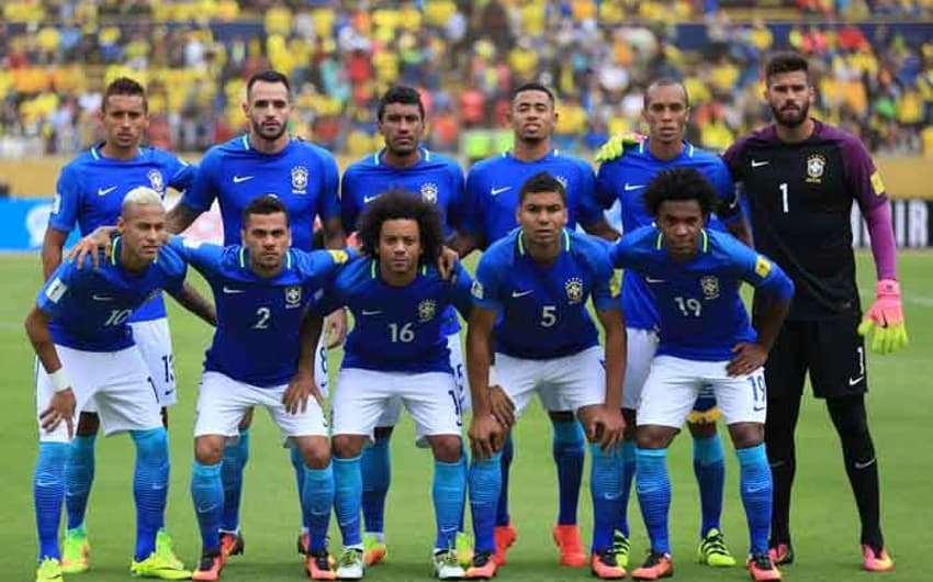 Seleção Brasileira - Jogadores em pose para foto antes do jogo contra o Equador
