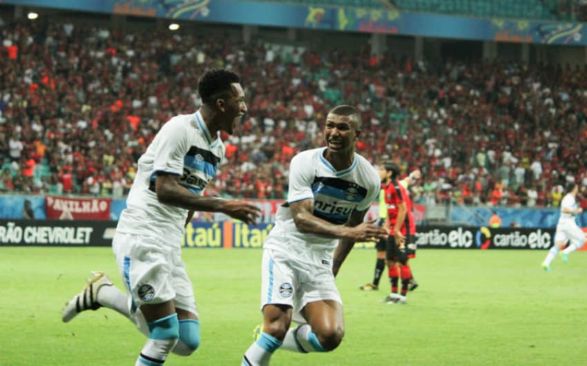Jailson e Wallace - Vitória x Grêmio