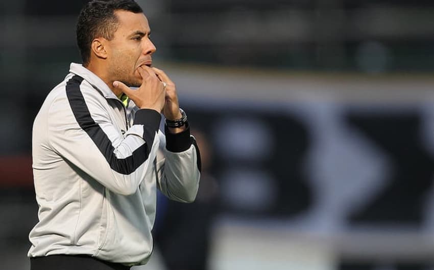 Veja imagens de Jair Ventura durante treinos e jogos do Botafogo