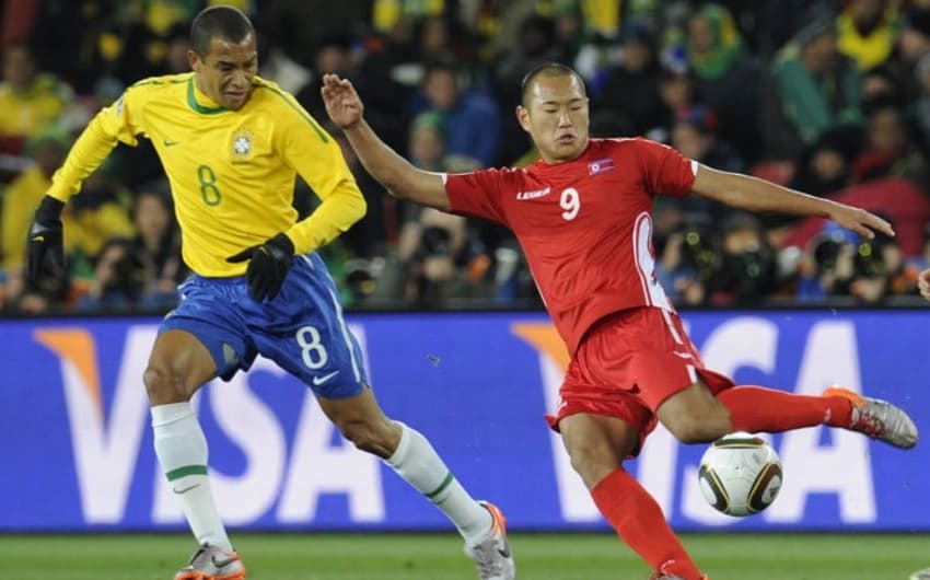 Gilberto Silva - Brasil x Coreia do Norte - Copa do Mundo-2010