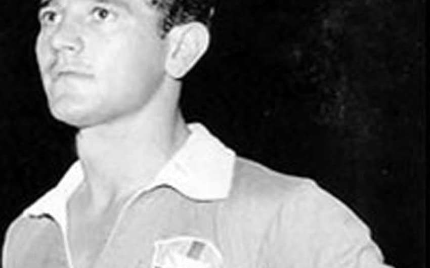 20º Del Vecchio (Atacante, de 1954 a 1956) - Centroavante implacável, fez 105 gols pelo Santos em apenas três anos&nbsp;