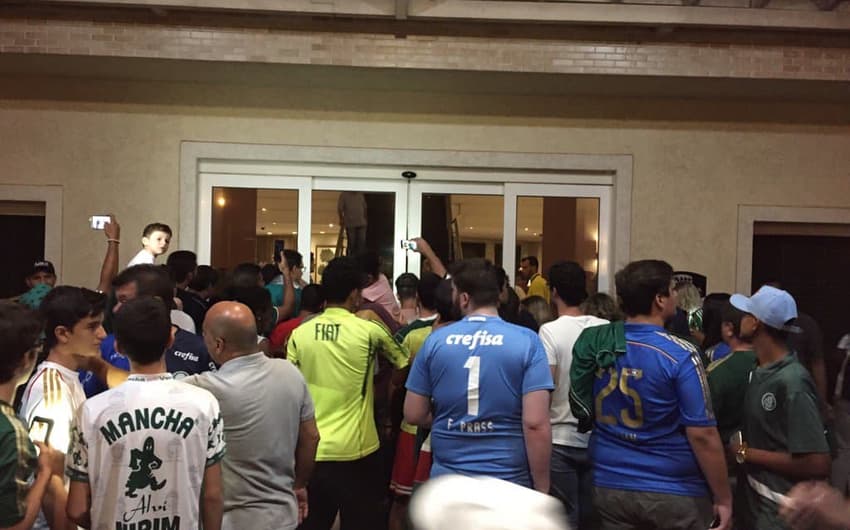 Torcedores fazem festa grande para o Palmeiras em Araraquara