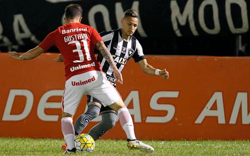 Botafogo x Internacional - Neilton