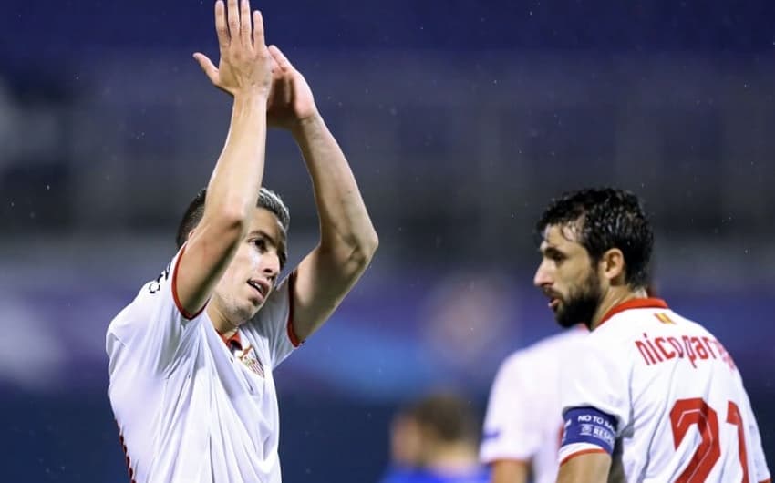 Nasri celebra o único gol do Sevilla na vitória sobre o Dinamo Zagreb