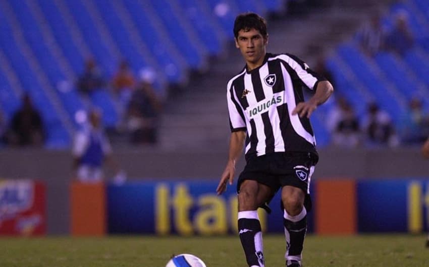 Lúcio Flavio é o maestro do ABC, mas já brilhou pelo Botafogo. Ele teve passagens por Santos, Galo, São Paulo e Inter