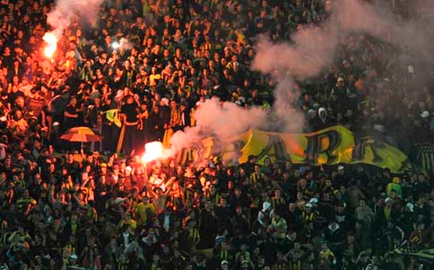 Torcida do Peñarol no Estádio Centenário