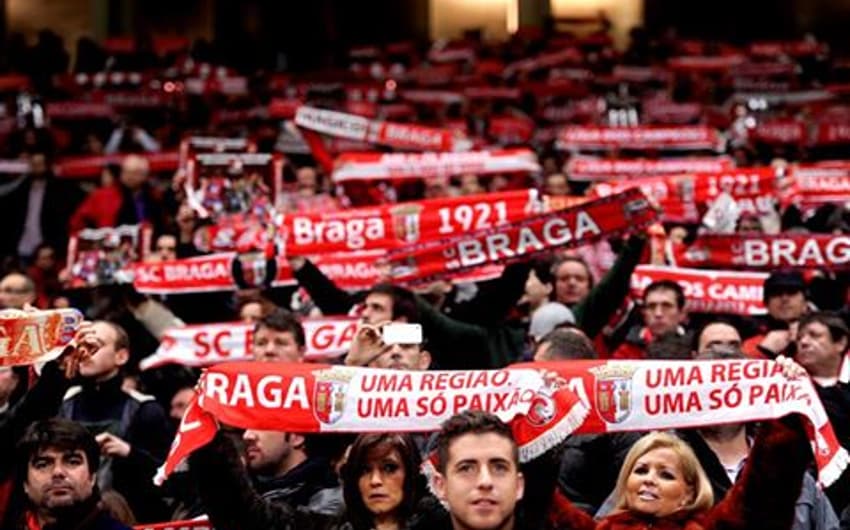 Torcida do Braga lota as tribunas para ver o time disputando vaga na Champions