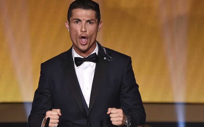 Siiiiiiiiiim! Cristiano Ronaldo fica no Real Madrid até 2021 (FABRICE COFFRINI / AFP)<br>