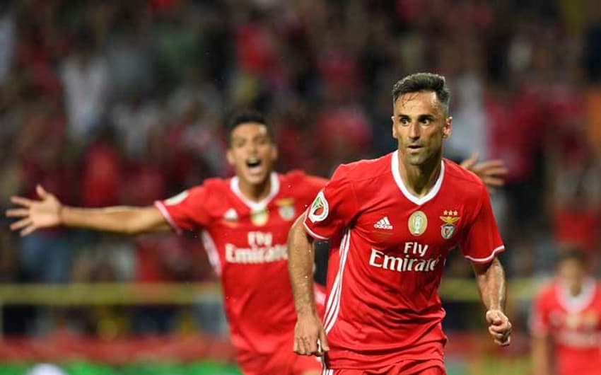 Artilheiro Jonas não sabe quando volta ao Benfica: lesão no tornozelo
