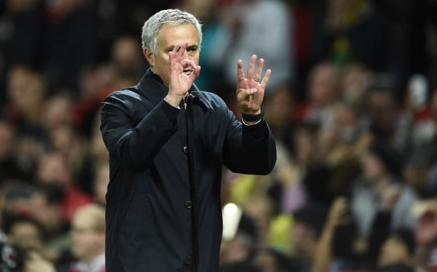 José Mourinho se desculpa pela goleada sofrida contra o Chelsea - Manchester United x Manchester City