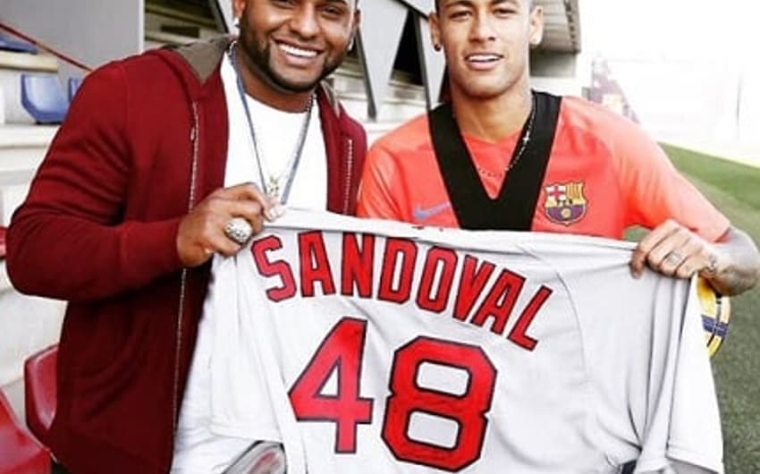 Jogador de Beisebol, Pablo Sandoval tieta Neymar no CT do Barça