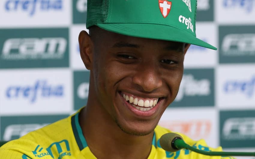 Tchê Tchê em entrevista no Palmeiras