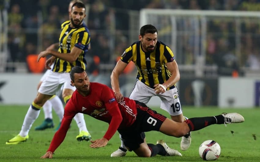 Ibrahimovic e Ozbayrakli - Fenerbahçe x Manchester United