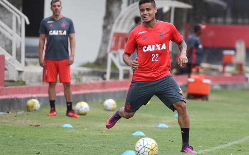 Everton em treino do Flamengo (Gilvan de Souza / Flamengo)