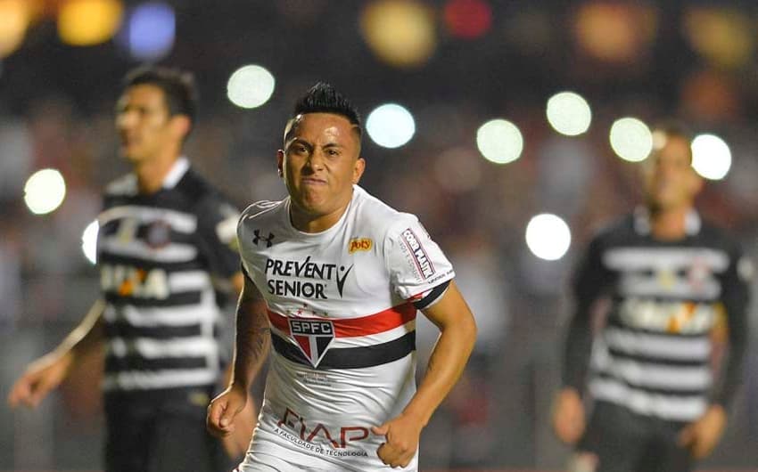 São Paulo goleia o Corinthians no Morumbi&nbsp;