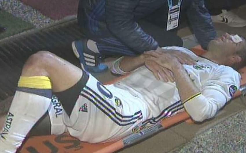 Van Persie é retirado de maca durante vitória do Fenerbahçe