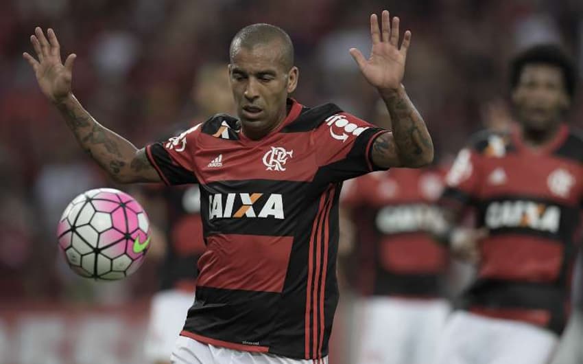 Emerson Sheik vive indefinição no Flamengo