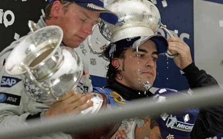 Em 2005, Alonso chegou em terceiro e garantiu o título. Montoya ganhou a prova