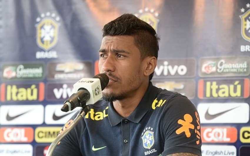Paulinho em entrevista coletiva na Seleção Brasileira