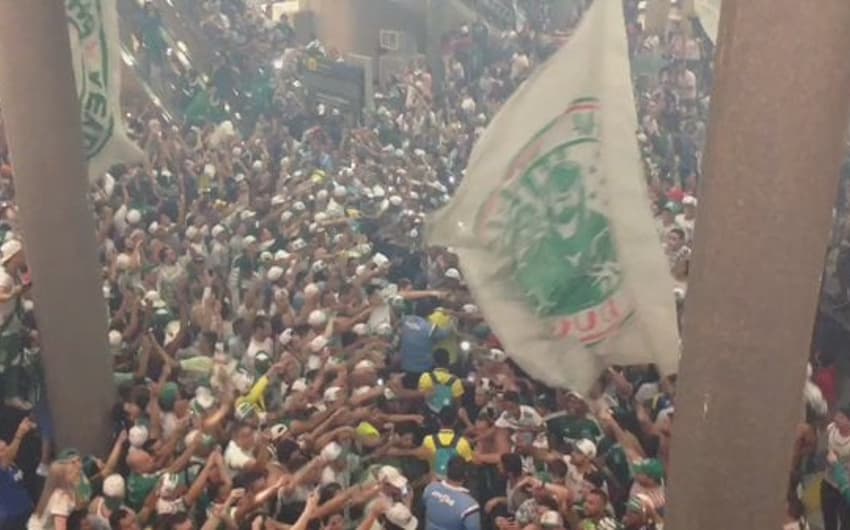 Torcida do Palmeiras tem protagonizado enormes festas para apoiar o time na reta final do Campeonato Brasileiro