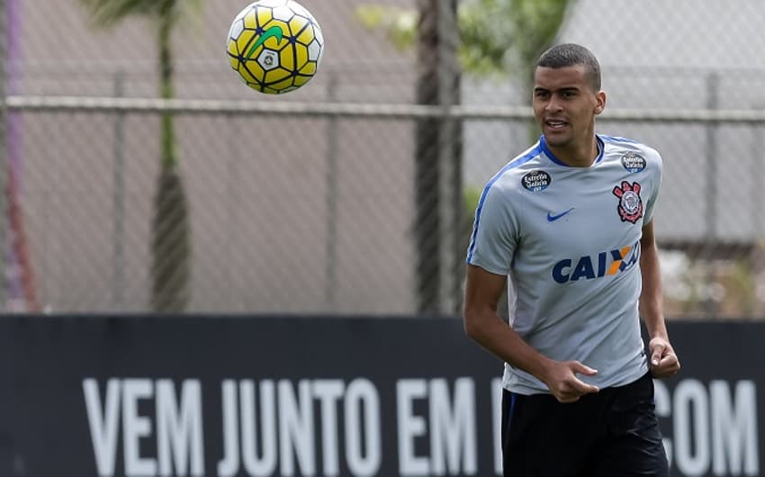 Léo Santos será titular do Corinthians nesta quarta