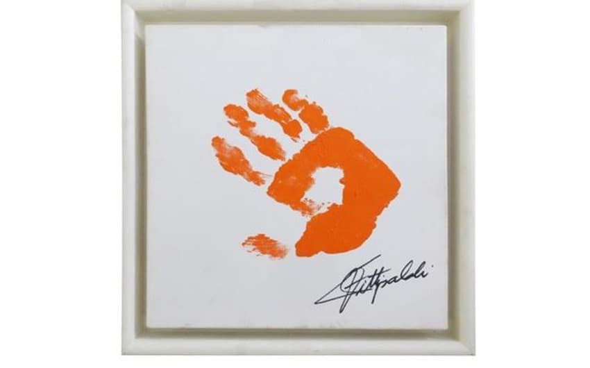 Pintura com as mãos do ex-piloto Emerson Fittipaldi