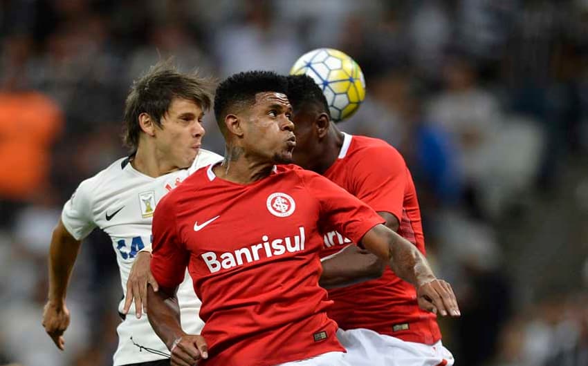 GALERIA: Relembre como foi o último Inter x Corinthians. Timão venceu por 1 a 0, pelo 2° turno do Brasileirão-2016