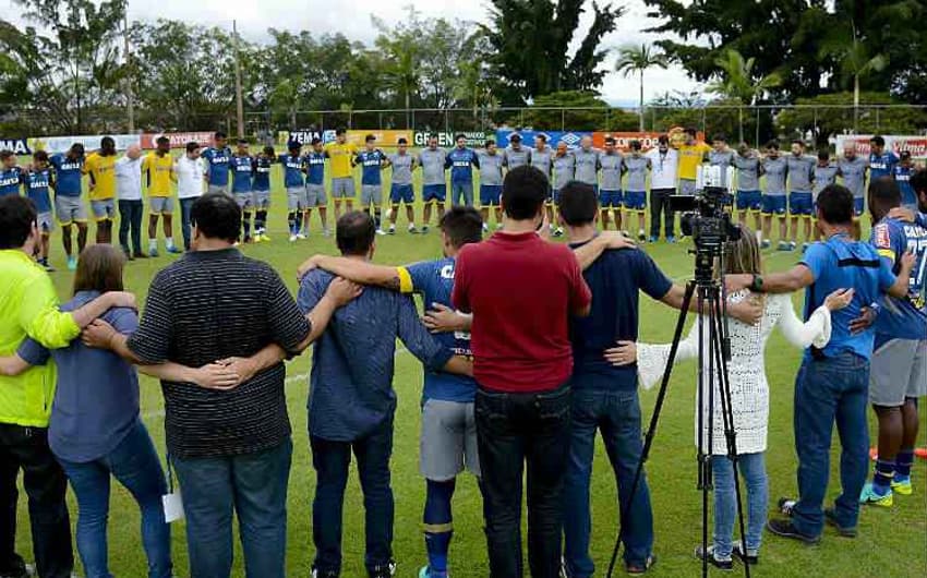 Jogadores e comissão técnica oram pela Chapecoense