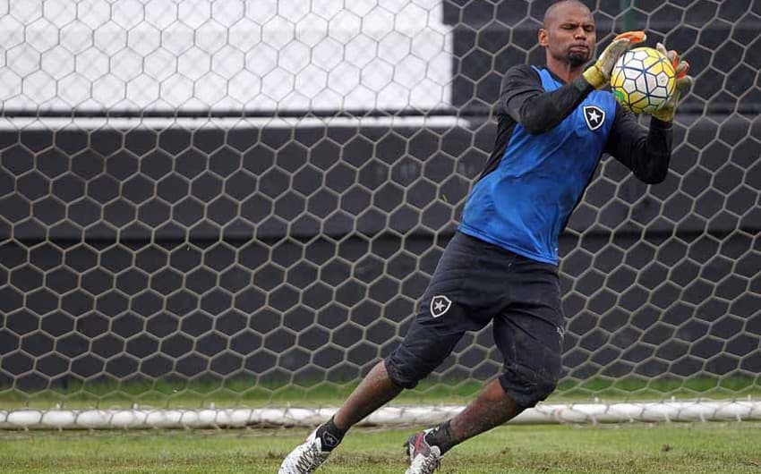 JEFFERSON foi o mais recente jogador de futebol a sofrer com a violência urbana. O goleiro foi abordado por quatro bandidos armados e teve seu carro roubado no Engenho de Dentro, no Rio de Janeiro, quando ia para um treino do Botafogo.
