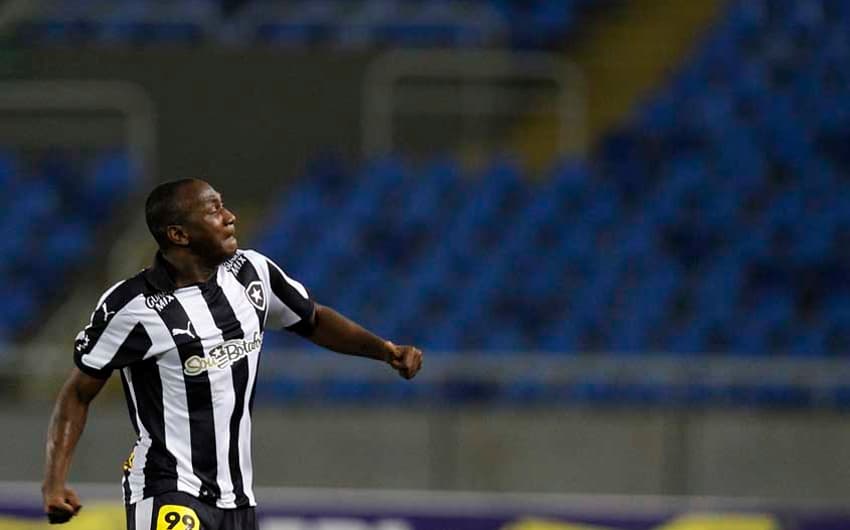 Último jogo - 8/9/2015 - Botafogo 2x1 Paraná