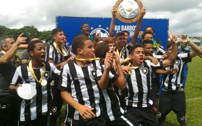 Botafogo vence o Flamengo e conquista o título da Cruzeiro Cup