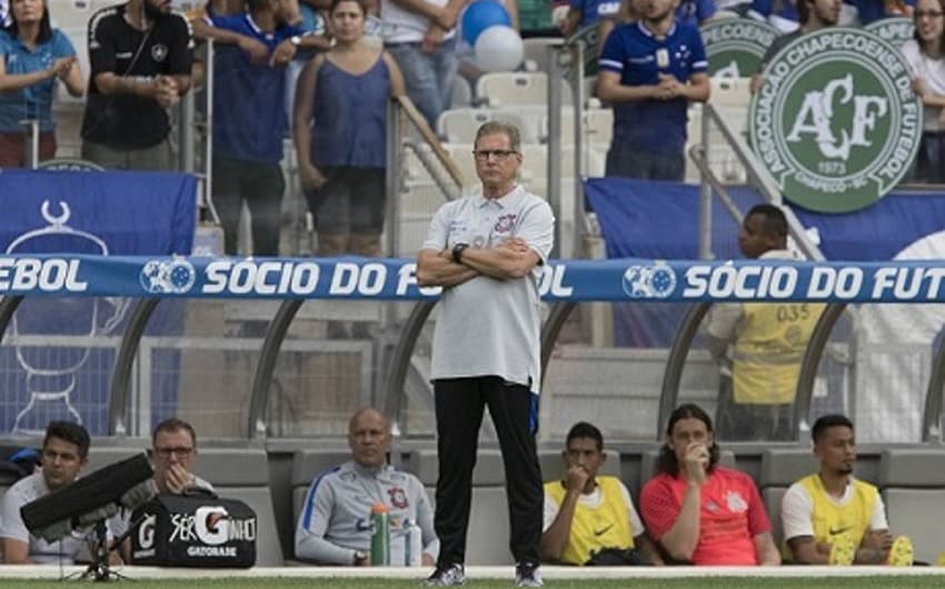Oswaldo de Oliveira, técnico do Corinthians, diante do Cruzeiro