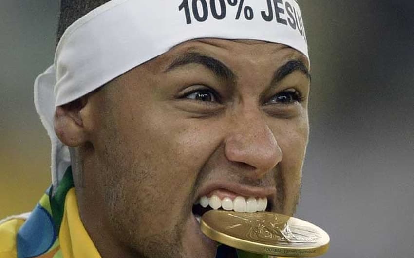 Foto do ano - Neymar morde o ouro