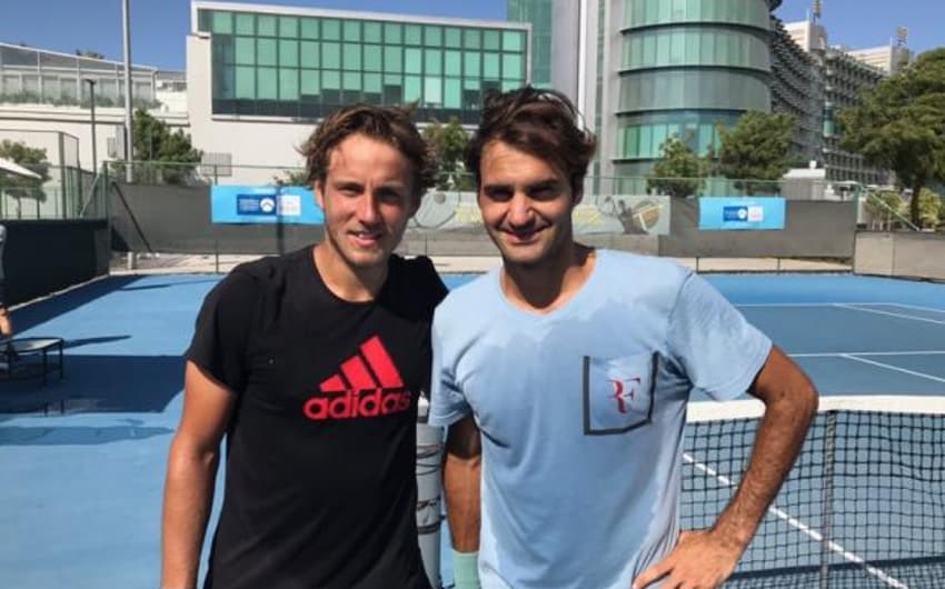 Lucas Pouille e Roger Federer em Dubai