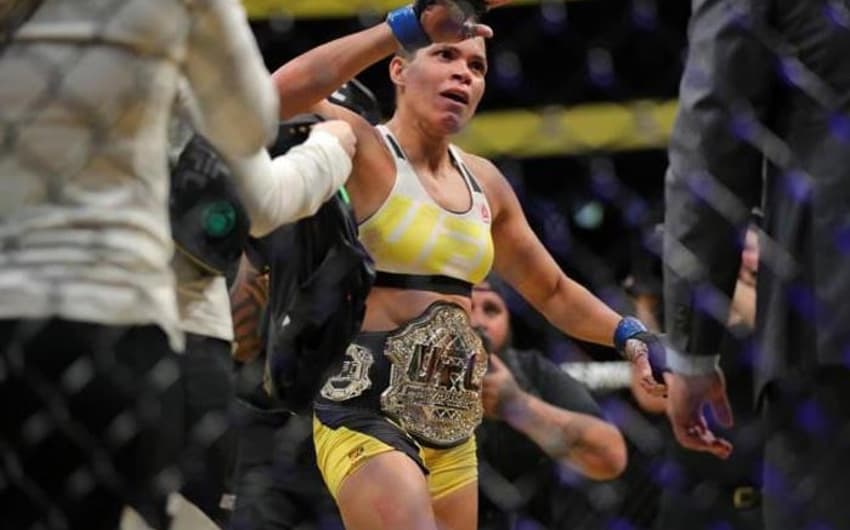 Amanda Nunes é a campeã peso galo feminino do UFC